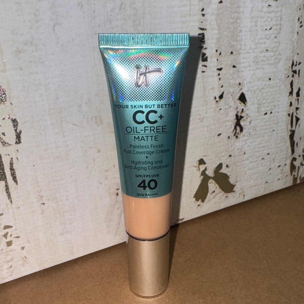 BRAND NEW IT Cosmetics CC+ Oil-Free Matte Concealer - shade Medium